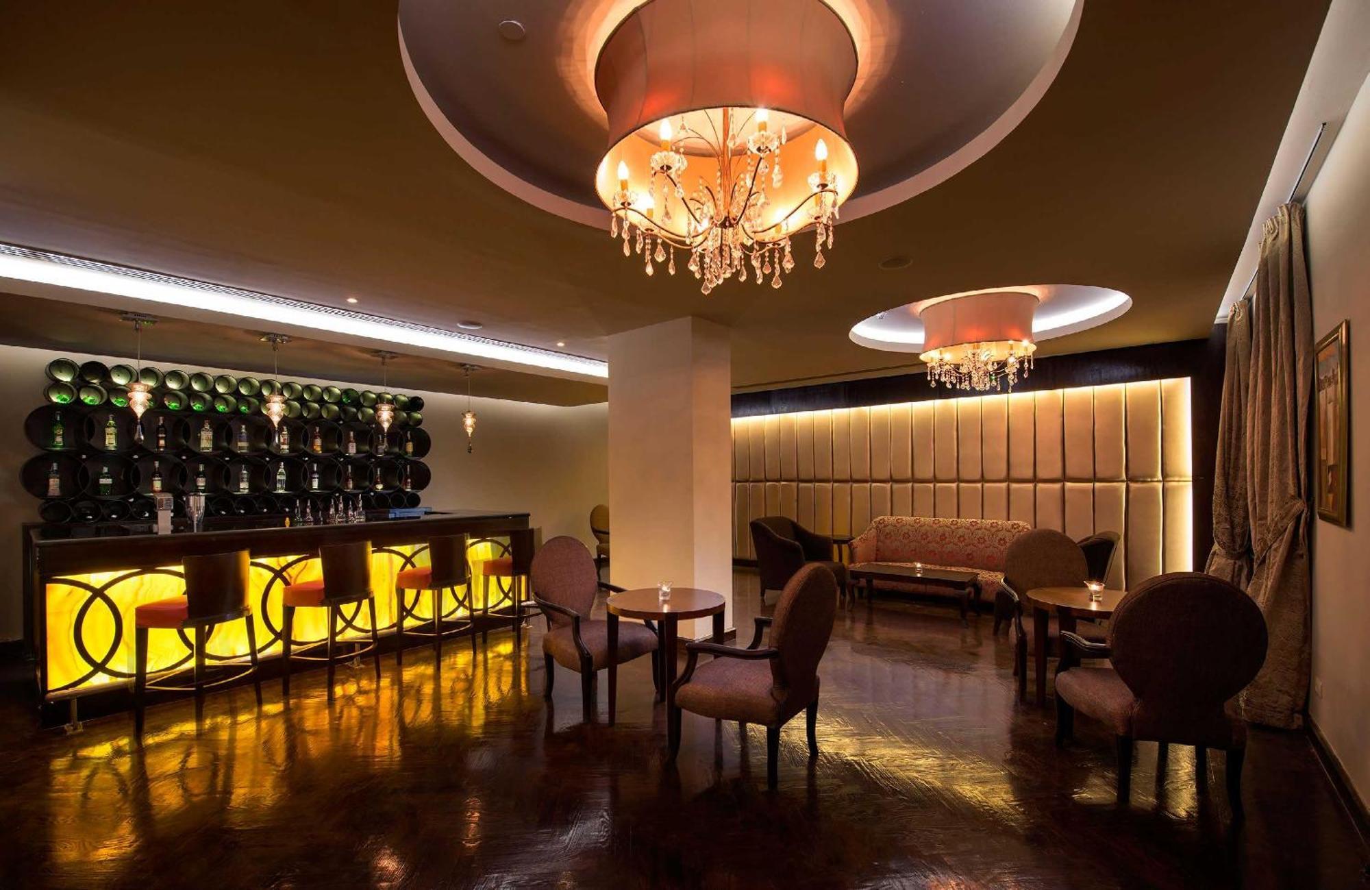 Baron Palace Sahl Hasheesh Hurghada Eksteriør billede The bar at the Mandarin Oriental, London